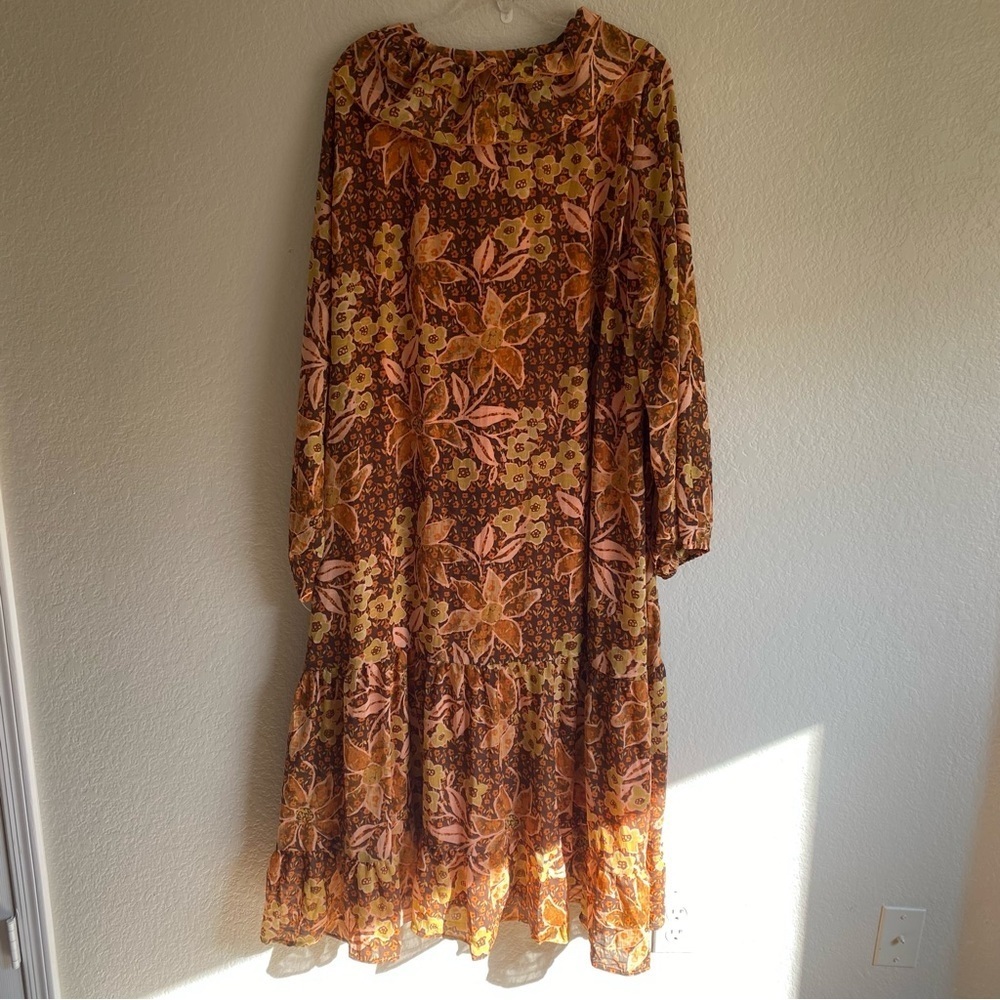 The Brunatti V-Neck Ruffle Dress in Apricot Floral - Picture 12 of 13